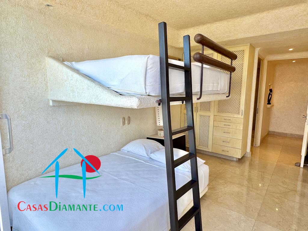 Brisas Diamante Villa 100 - Recámara cuatro 2
